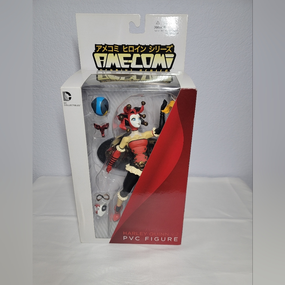 Harley Quinn statue